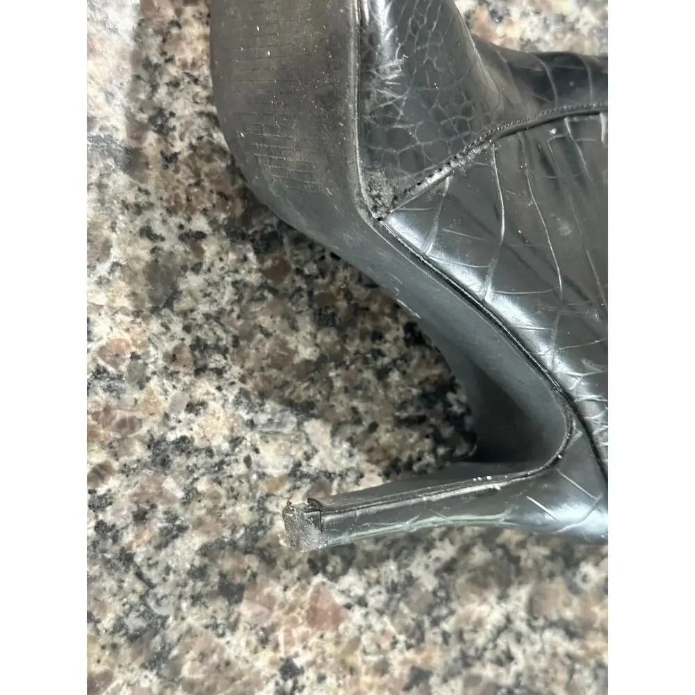 Pointed Toe Faux Snake Skin Heeled Black‎ Boots Size 6
